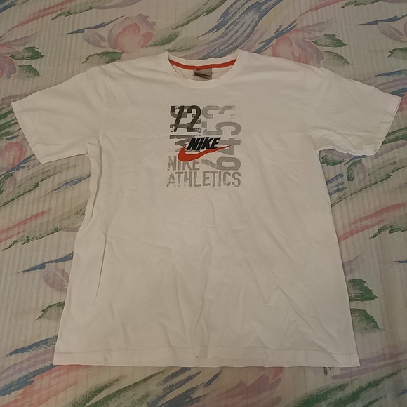 Nike T-Shirt (Size M) - Picture 1 of 2